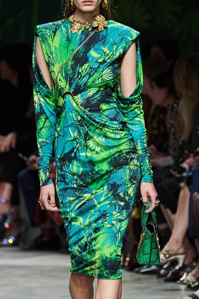 Look 57